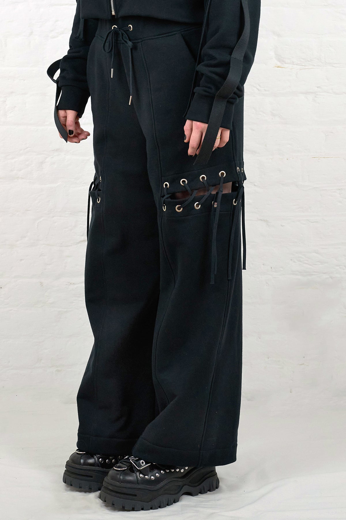 eyelets trousers