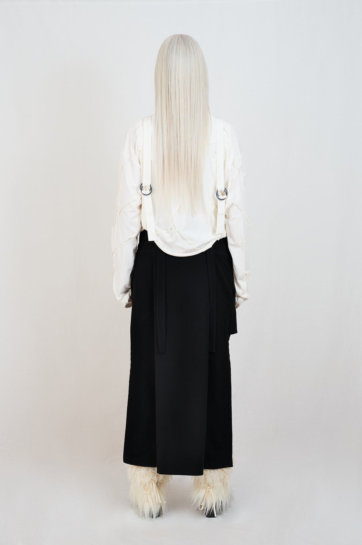 SLASHED CROPPED TOP