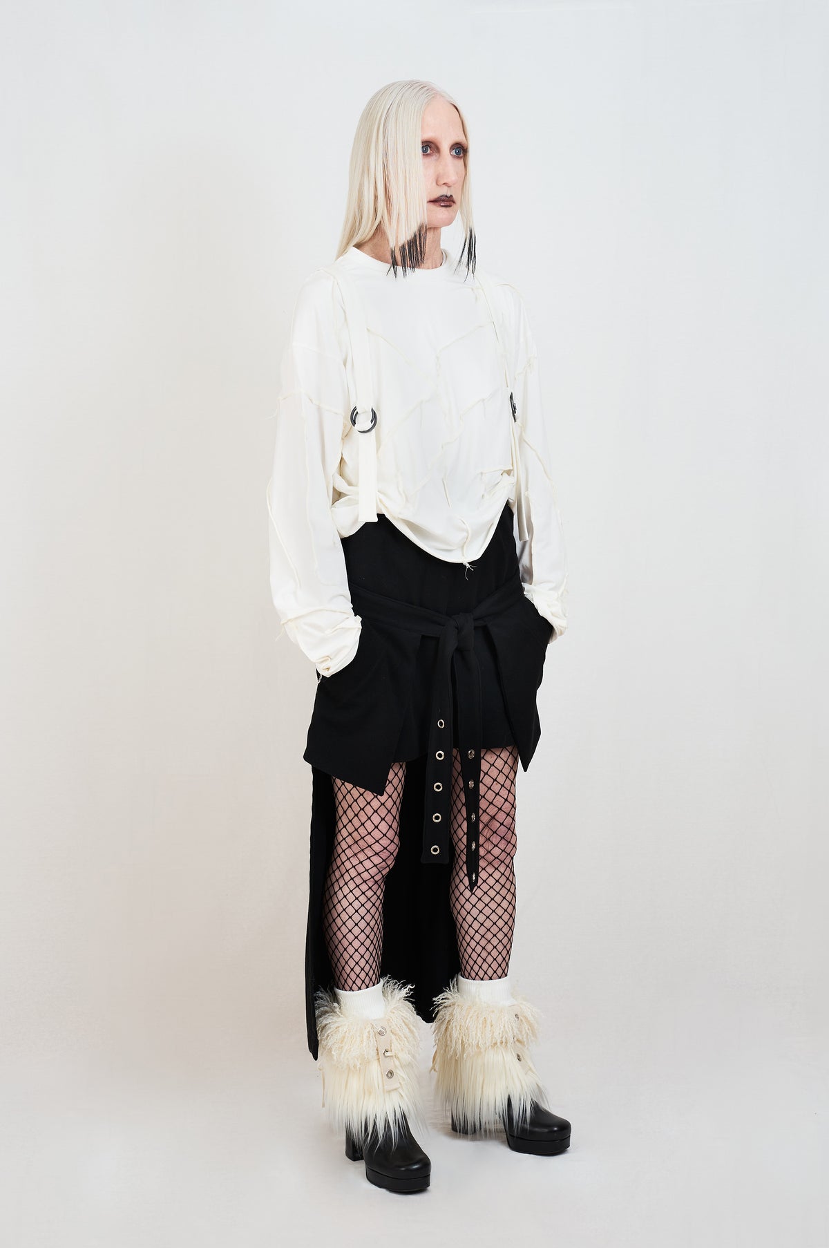SLASHED CROPPED TOP